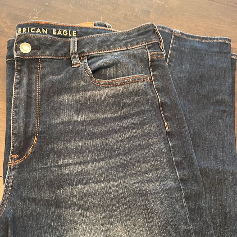 AMERICAN EAGLE JEANS